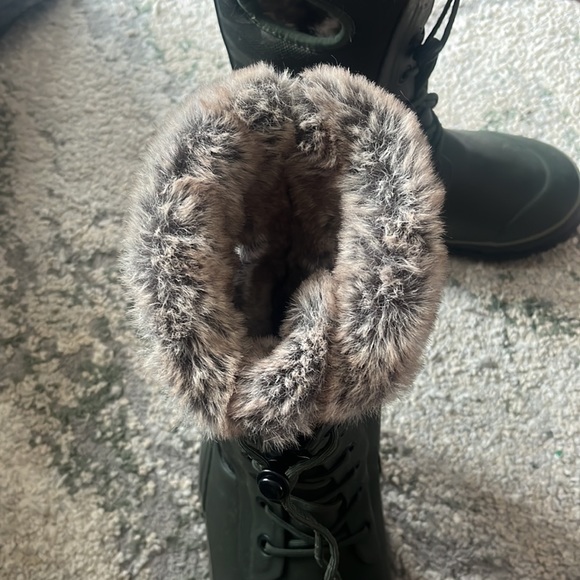 NWOT Youth size 6 Bogs - Picture 5 of 12